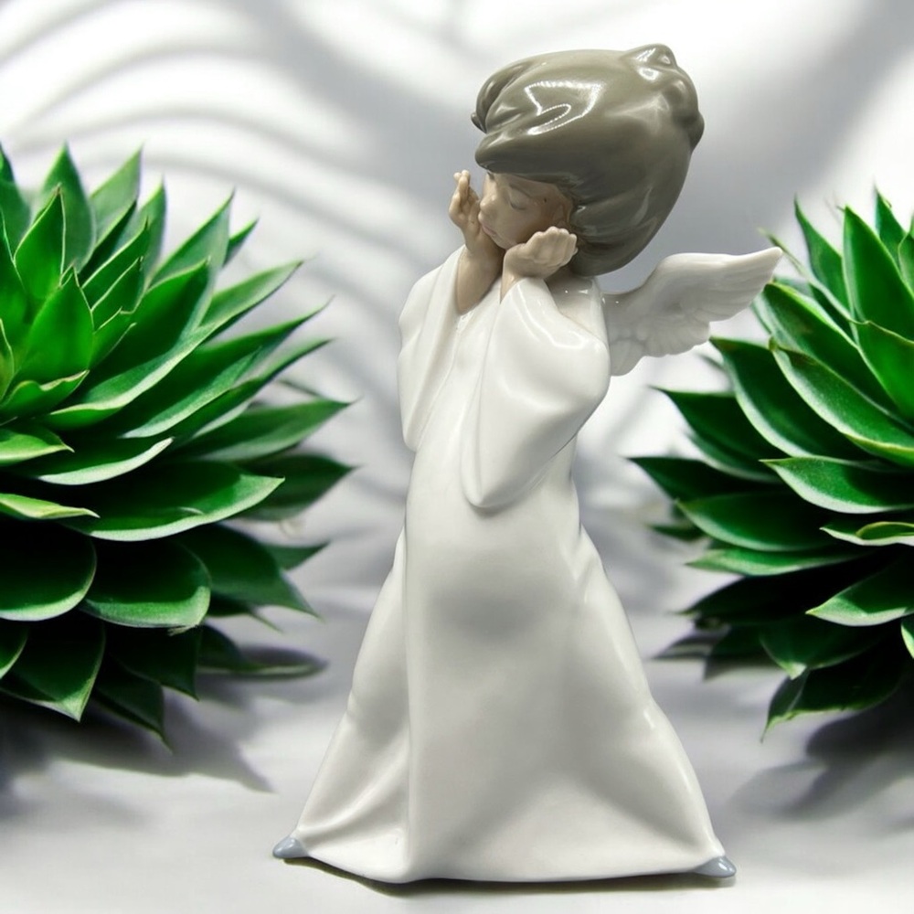 Lladró Mime Angel Figurine #4959 - Picture 6 of 16